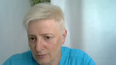 Snapshot of vea_motty chatting on July 18, 2026, 1:04 pm vea_motty online show from July 18, 2026, 1:04 pm