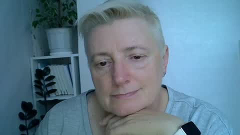 Snapshot of vea_motty chatting on July 27, 2026, 4:36 pm vea_motty online show from July 27, 2026, 4:36 pm