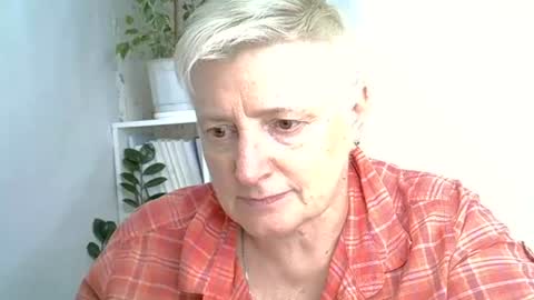 Snapshot of vea_motty chatting on July 28, 2026, 10:43 am vea_motty online show from July 28, 2026, 10:43 am