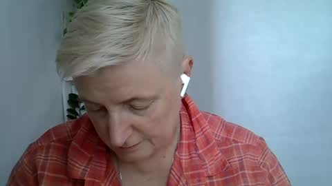 Snapshot of vea_motty chatting on July 28, 2026, 2:13 pm vea_motty online show from July 28, 2026, 2:13 pm