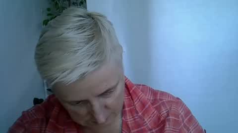 Snapshot of vea_motty chatting on July 28, 2026, 3:21 pm vea_motty online show from July 28, 2026, 3:21 pm