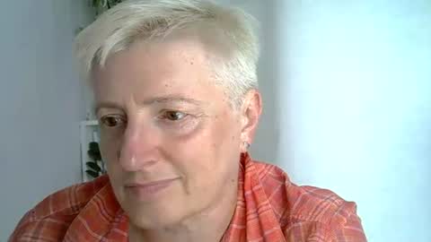 Snapshot of vea_motty chatting on July 31, 2026, 9:30 am vea_motty online show from July 31, 2026, 9:30 am
