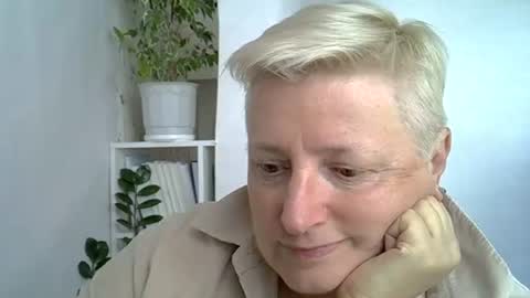 Snapshot of vea_motty chatting on August 2, 2026, 1:09 pm vea_motty online show from August 2, 2026, 1:09 pm