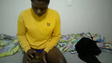 Snapshot of vee_gee chatting on May 25, 2026, 5:35 am leeser online show from May 25, 2026, 5:35 am