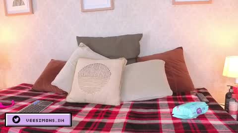 Snapshot of veesimons_dh chatting on May 7, 2026, 7:41 pm Vee Simons online show from May 7, 2026, 7:41 pm