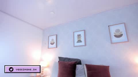 Snapshot of veesimons_dh chatting on May 20, 2026, 7:42 pm Vee Simons online show from May 20, 2026, 7:42 pm