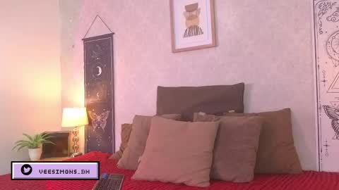 Snapshot of veesimons_dh chatting on June 3, 2026, 8:14 pm Vee Simons online show from June 3, 2026, 8:14 pm