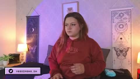 Snapshot of veesimons_dh chatting on June 4, 2026, 7:42 pm Vee Simons online show from June 4, 2026, 7:42 pm