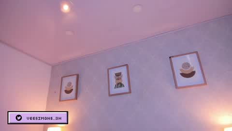 Snapshot of veesimons_dh chatting on June 6, 2026, 7:40 pm Vee Simons online show from June 6, 2026, 7:40 pm