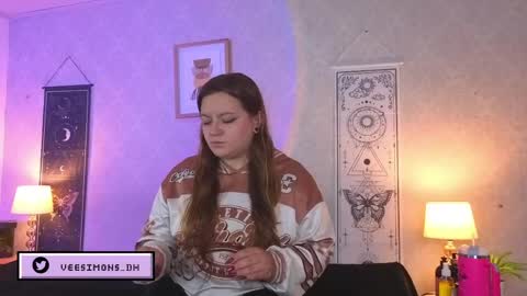 Snapshot of veesimons_dh chatting on June 8, 2026, 7:36 pm Vee Simons online show from June 8, 2026, 7:36 pm