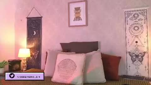 Vee Simons online show from June 18, 2026, 8:13 pm