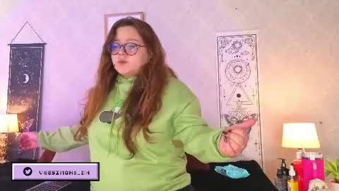 Vee Simons online show from June 24, 2026, 8:08 pm