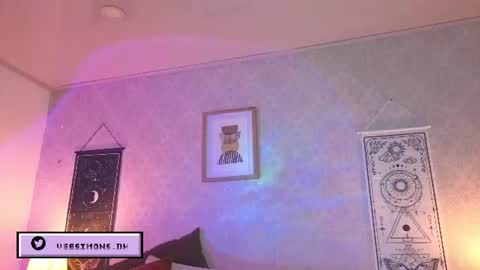Vee Simons online show from June 29, 2026, 7:47 pm