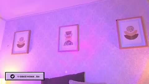 Vee Simons online show from July 16, 2026, 8:04 pm