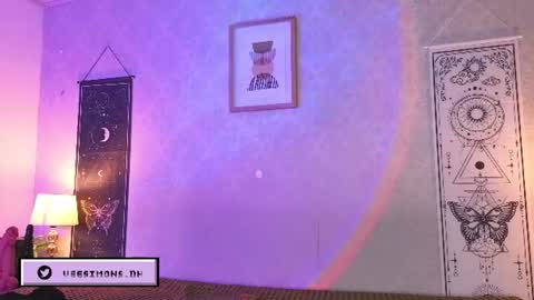 Vee Simons online show from July 24, 2026, 9:46 pm