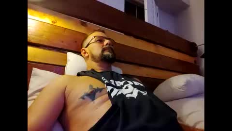 Snapshot of vegasdadbod chatting on October 27, 2025, 8:40 am vegasdadbod online show from October 27, 2025, 8:40 am