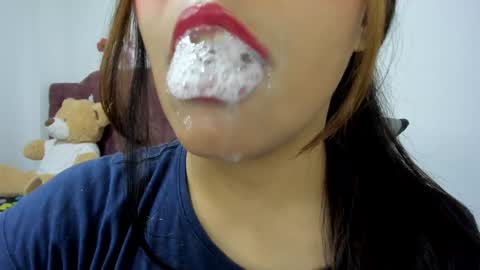 Snapshot of veky_saliva01 chatting on December 22, 2024, 1:55 pm camila online show from December 22, 2024, 1:55 pm