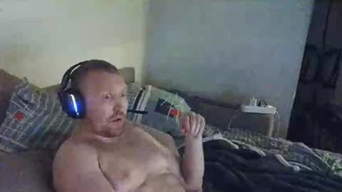 Snapshot of velikiibelyi17 chatting on December 15, 2025, 2:10 pm Deniel online show from December 15, 2025, 2:10 pm