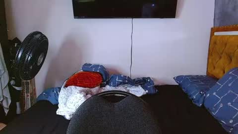 velk_hot1 online show from April 30, 2026, 1:17 pm