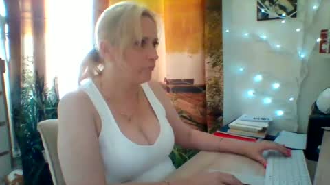 velka_raspberry online show from July 23, 2026, 3:32 pm