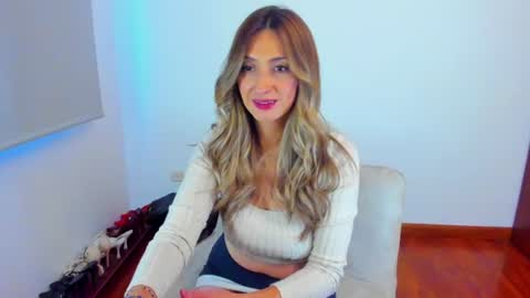 Snapshot of velourmuse chatting on July 1, 2026, 11:04 pm Sara online show from July 1, 2026, 11:04 pm