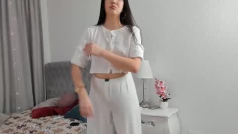 Vella online show from March 17, 2026, 6:55 pm