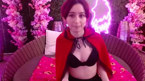 Snapshot of velvet_c4k3 chatting on November 11, 2025, 1:44 pm Velvet c4k3 online show from November 11, 2025, 1:44 pm