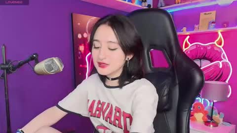 velvet_cak3_ online show from March 9, 2026, 8:24 pm