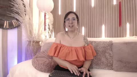Emma Curly online show from June 3, 2026, 12:30 pm