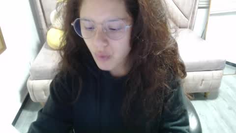 velvet_moon_v online show from December 20, 2025, 1:29 pm