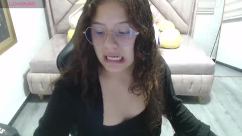 velvet_moon_v online show from January 10, 2026, 1:35 pm