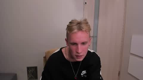 Snapshot of velvet_shard chatting on July 5, 2026, 3:19 pm EDWIN online show from July 5, 2026, 3:19 pm