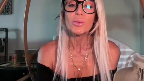 VelvetBarbie online show from January 5, 2026, 7:28 pm