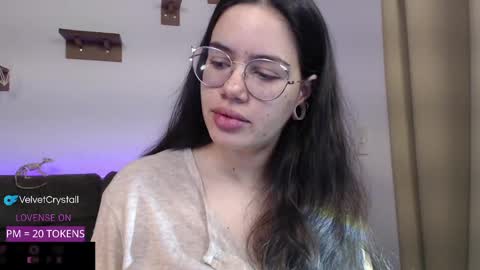 Snapshot of velvetcrystal chatting on October 19, 2025, 6:47 am Crystal PVT OPEN online show from October 19, 2025, 6:47 am