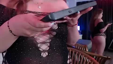 Snapshot of velvett_blonde chatting on July 28, 2026, 6:20 pm vale online show from July 28, 2026, 6:20 pm