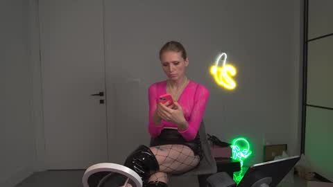 VelvetTGirl online show from March 11, 2026, 5:13 am