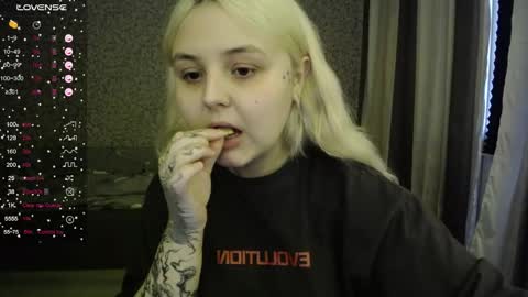 Snapshot of vendymories chatting on October 8, 2025, 11:19 am eva 3 online show from October 8, 2025, 11:19 am