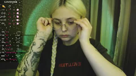 Snapshot of vendymories chatting on October 15, 2025, 5:51 am eva 3 online show from October 15, 2025, 5:51 am