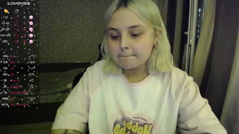 Snapshot of vendymories chatting on October 23, 2025, 12:10 am eva 3 online show from October 23, 2025, 12:10 am