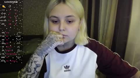 Snapshot of vendymories chatting on October 30, 2025, 11:05 pm eva 3 online show from October 30, 2025, 11:05 pm