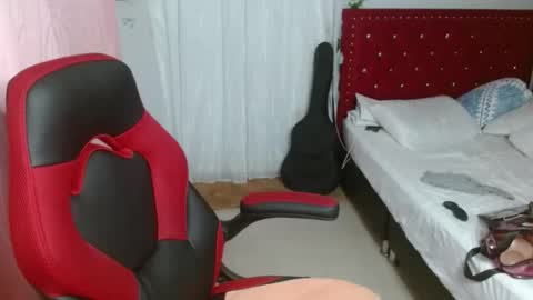 venecasexy44 online show from November 5, 2025, 9:42 am