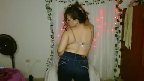venecasexy44 online show from April 26, 2026, 3:04 am