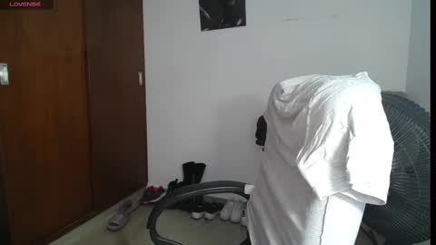 Snapshot of venelope1 chatting on February 14, 2025, 3:43 am Venelope 3 online show from February 14, 2025, 3:43 am