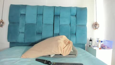 Snapshot of venezolana_caro chatting on May 17, 2026, 12:01 pm venezolana_caro online show from May 17, 2026, 12:01 pm