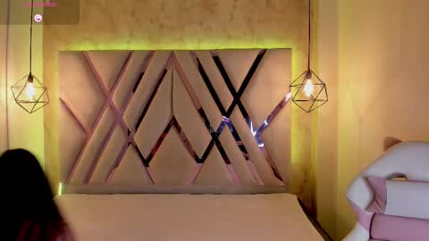 Domelipa  online show from February 18, 2025, 11:55 am