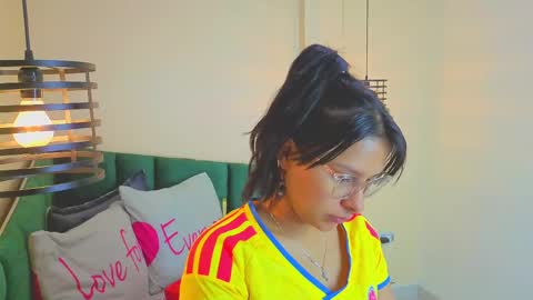 Snapshot of verabest chatting on June 1, 2026, 11:23 am Domelipa online show from June 1, 2026, 11:23 am