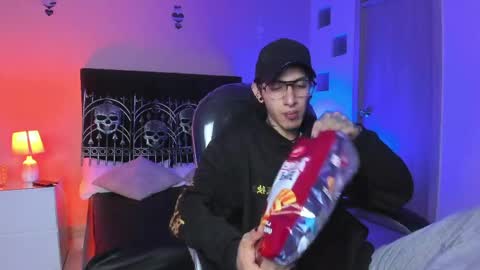 vergil_noir online show from May 3, 2026, 4:18 am