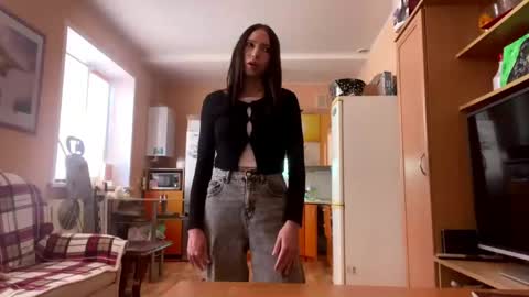 Lily online show from April 23, 2026, 5:41 am