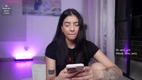 Snapshot of vero_cam chatting on December 4, 2025, 1:59 am vero_cam online show from December 4, 2025, 1:59 am