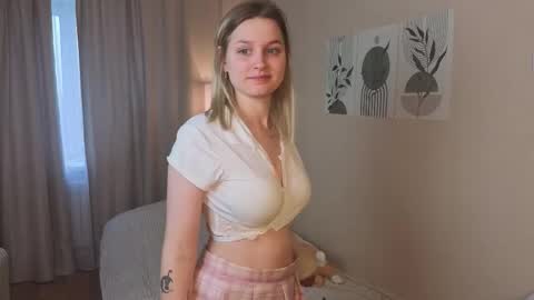 Snapshot of verocat chatting on October 7, 2025, 10:34 am Veronica online show from October 7, 2025, 10:34 am